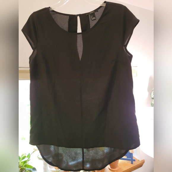Forever 21 Black Chiffon Sleeveless Top with metal button detail Size Small - Picture 9 of 9